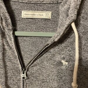 Bundle Ambercrombie & Fitch Zip-Up Sweater in Heather Gray and Fila leggings .